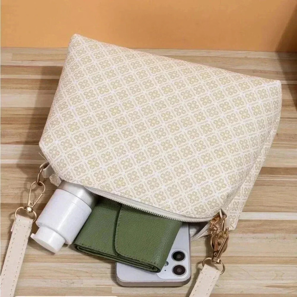 ⚠️Clearance Small White Patterned Shoulder / Crossbody Bag - Picture 4 of 4